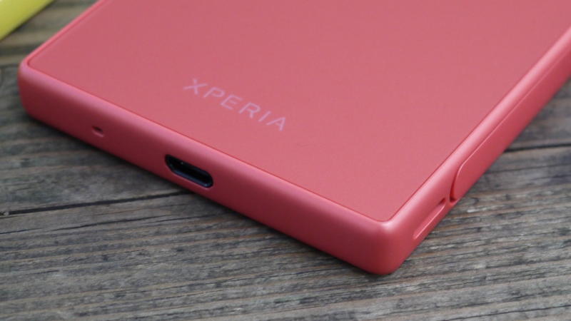 Illustration for article titled Sony Xperia Z5 Compact Hands-On: Small But Mighty